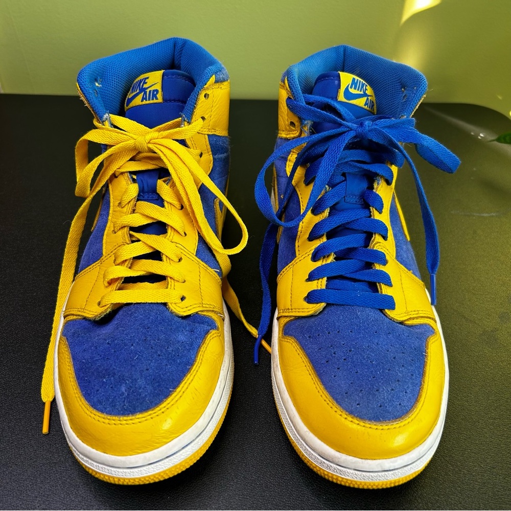 Air Jordan 1 Retro High OG "Laney" (2013) - Picture 4 of 9